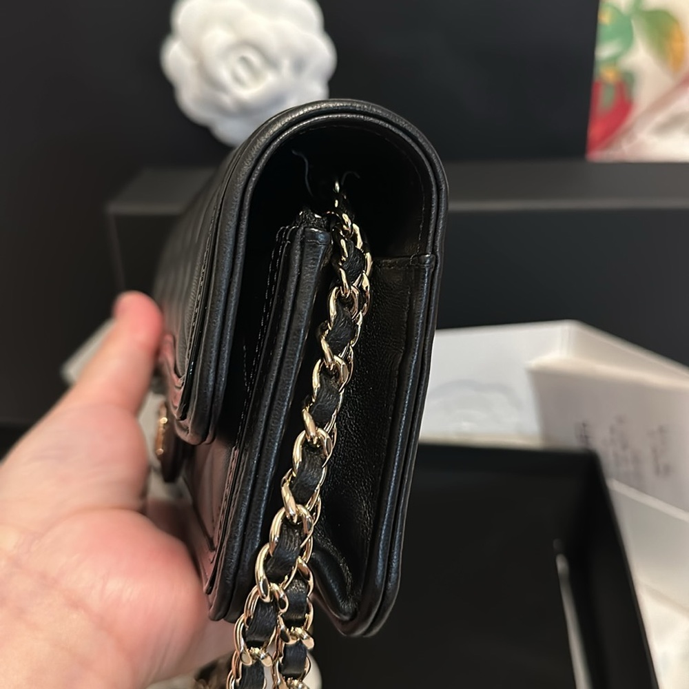 Chanel IPhone holder with chain💜💜💜💜💜 - Picture 5 of 13